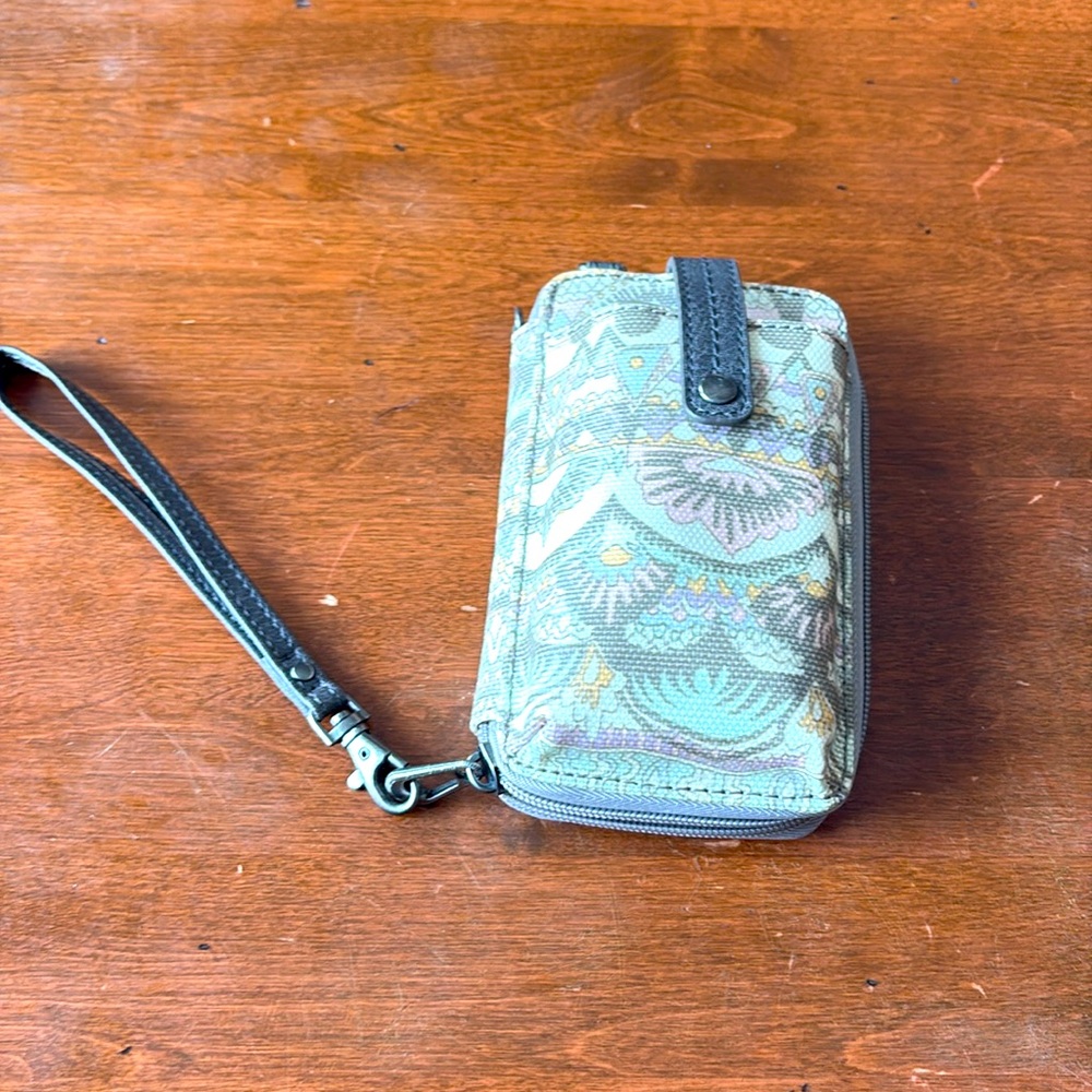 Clutch wallet